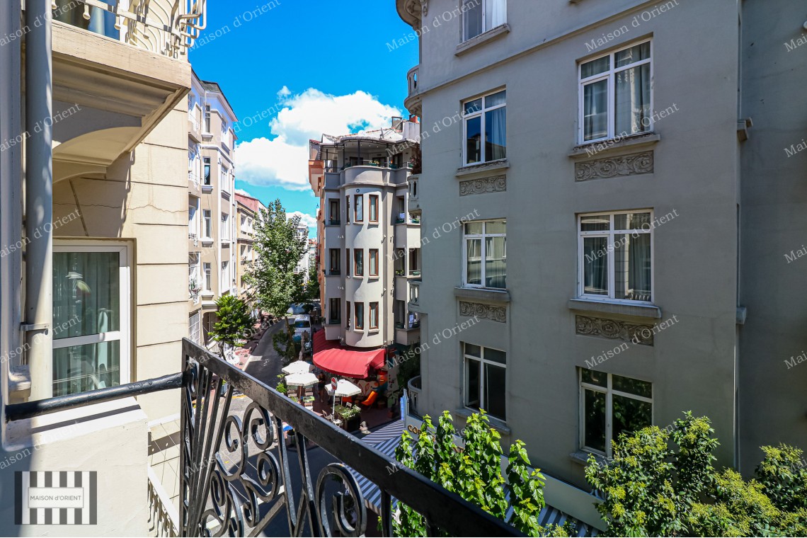 2+1 Furnished Flat for Rent in Historical Gusto Building in Cihangir 