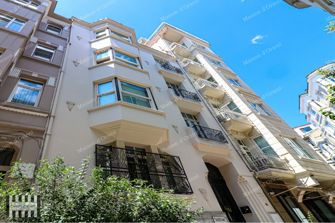 2+1 Furnished Flat for Rent in Historical Gusto Building in Cihangir 