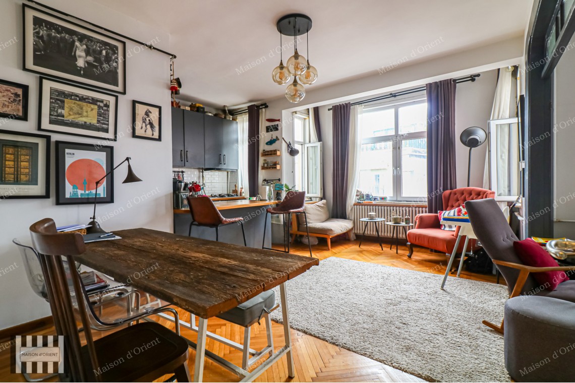 Located in Galatasaray in Historical Lüks Building 180sqm Flat For Sale