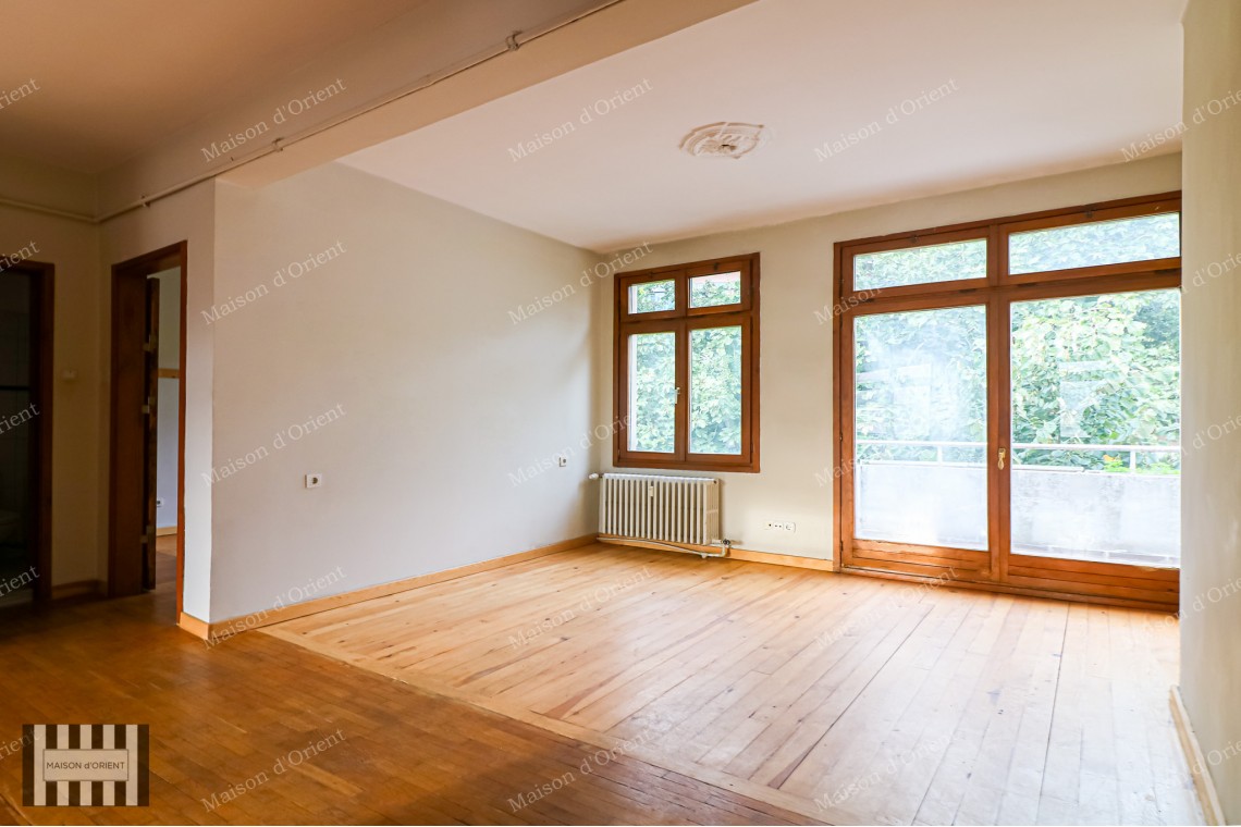 Located in Galatasaray in Historical Lüks Building 180sqm Flat For Sale