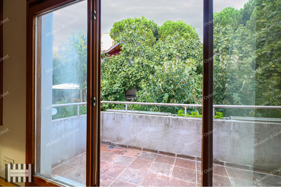Located in Galatasaray in Historical Lüks Building 180sqm Flat For Sale