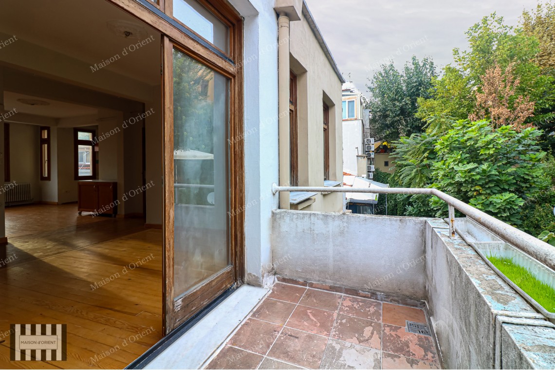 Located in Galatasaray in Historical Lüks Building 180sqm Flat For Sale