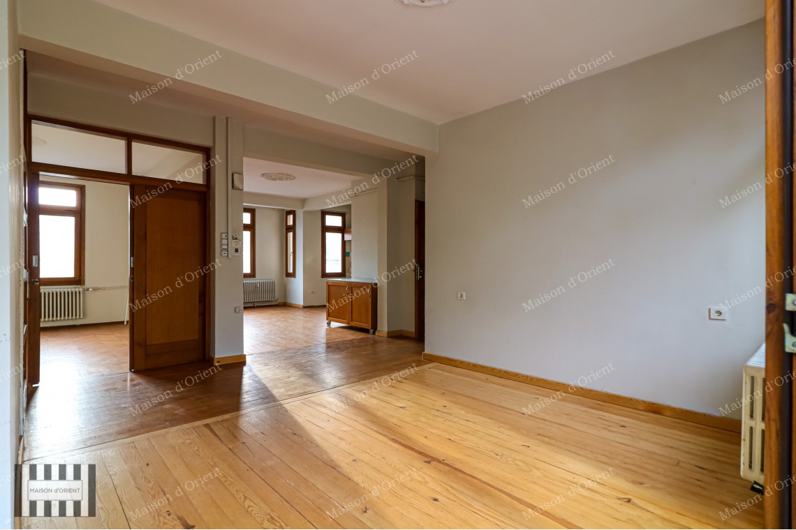 Located in Galatasaray in Historical Lüks Building 180sqm Flat For Sale