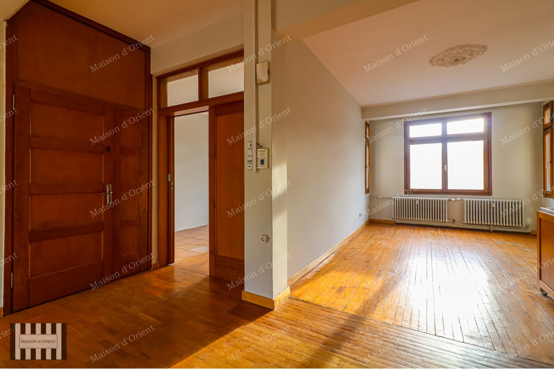 Located in Galatasaray in Historical Lüks Building 180sqm Flat For Sale