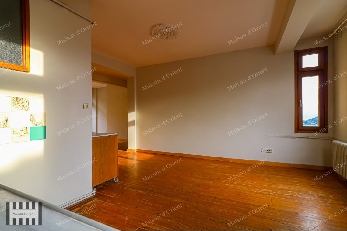 Located in Galatasaray in Historical Lüks Building 180sqm Flat For Sale