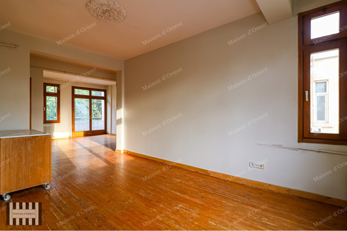 Located in Galatasaray in Historical Lüks Building 180sqm Flat For Sale