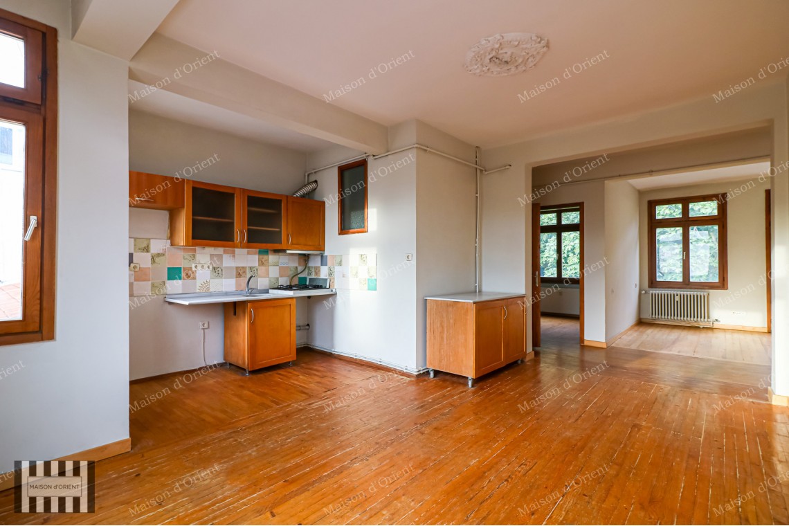 Located in Galatasaray in Historical Lüks Building 180sqm Flat For Sale