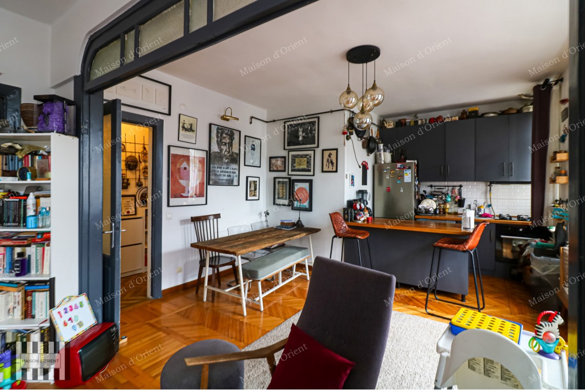 Located in Galatasaray in Historical Lüks Building 180sqm Flat For Sale