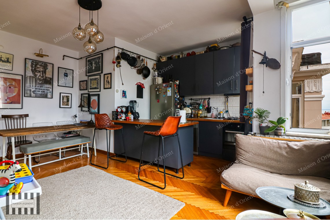Located in Galatasaray in Historical Lüks Building 180sqm Flat For Sale