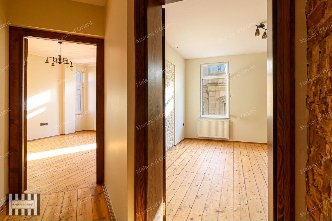 2+1 Apartment for Rent with Balcony and Bosphorus View in Galata