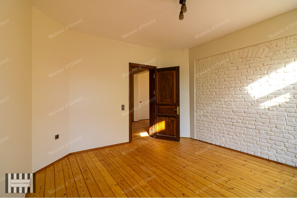 2+1 Apartment for Rent with Balcony and Bosphorus View in Galata