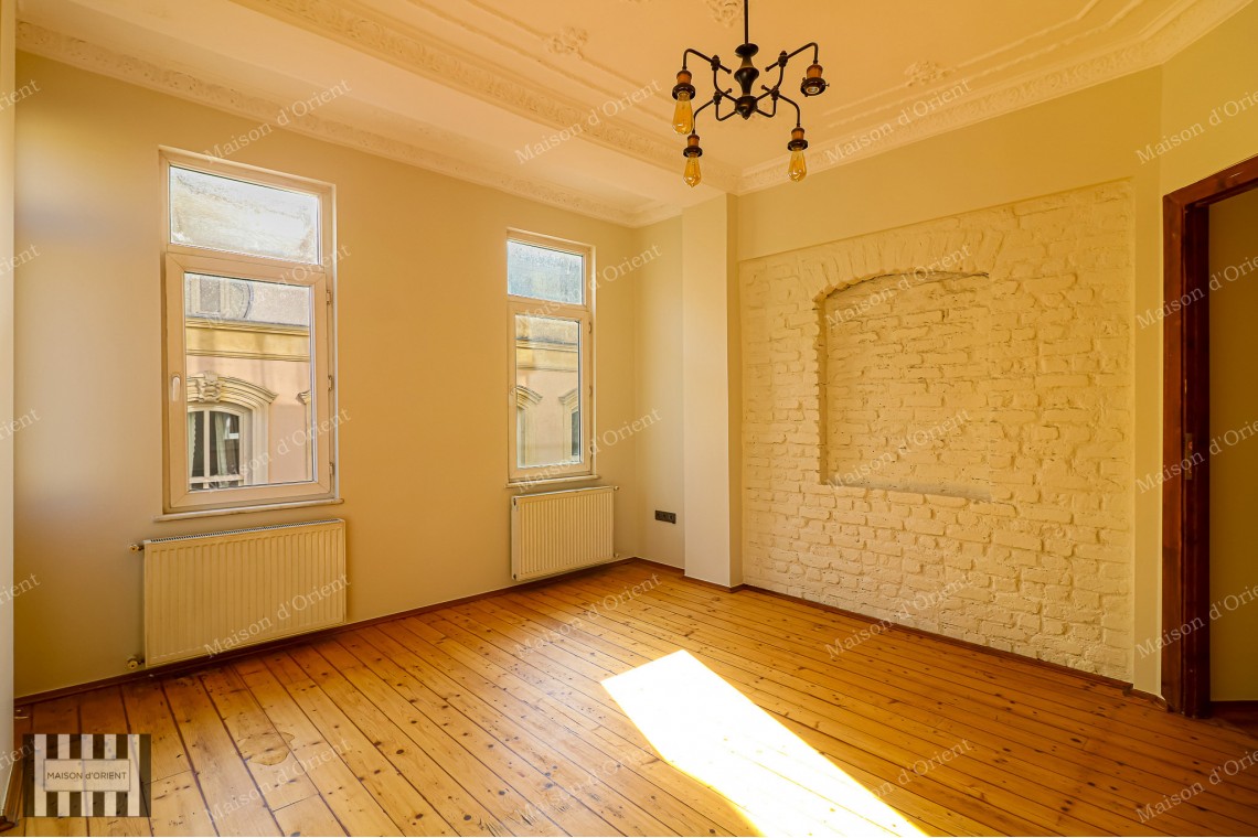 2+1 Apartment for Rent with Balcony and Bosphorus View in Galata