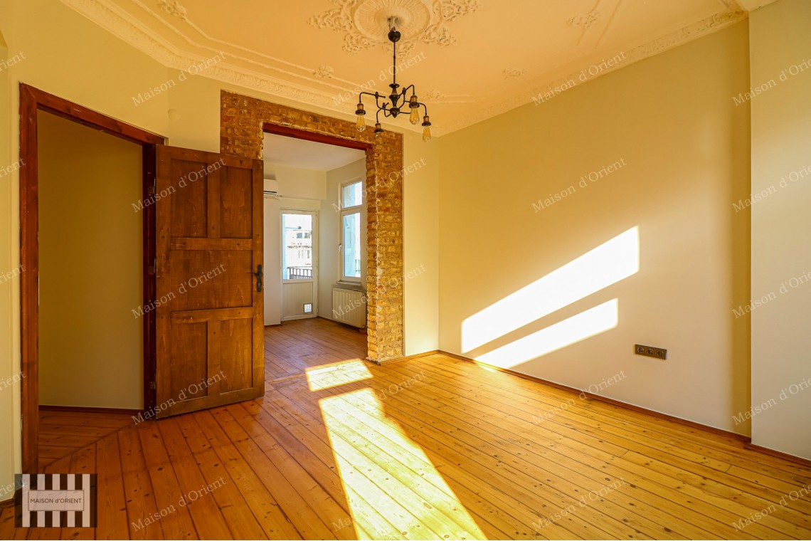 2+1 Apartment for Rent with Balcony and Bosphorus View in Galata