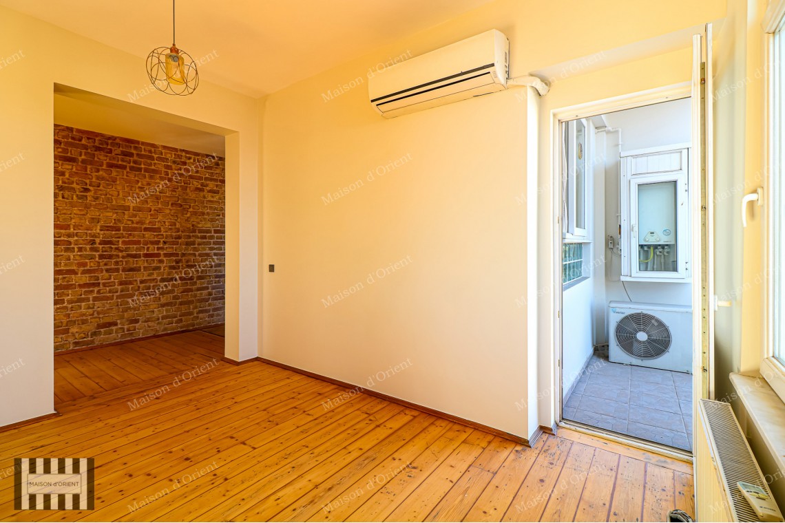 2+1 Apartment for Rent with Balcony and Bosphorus View in Galata