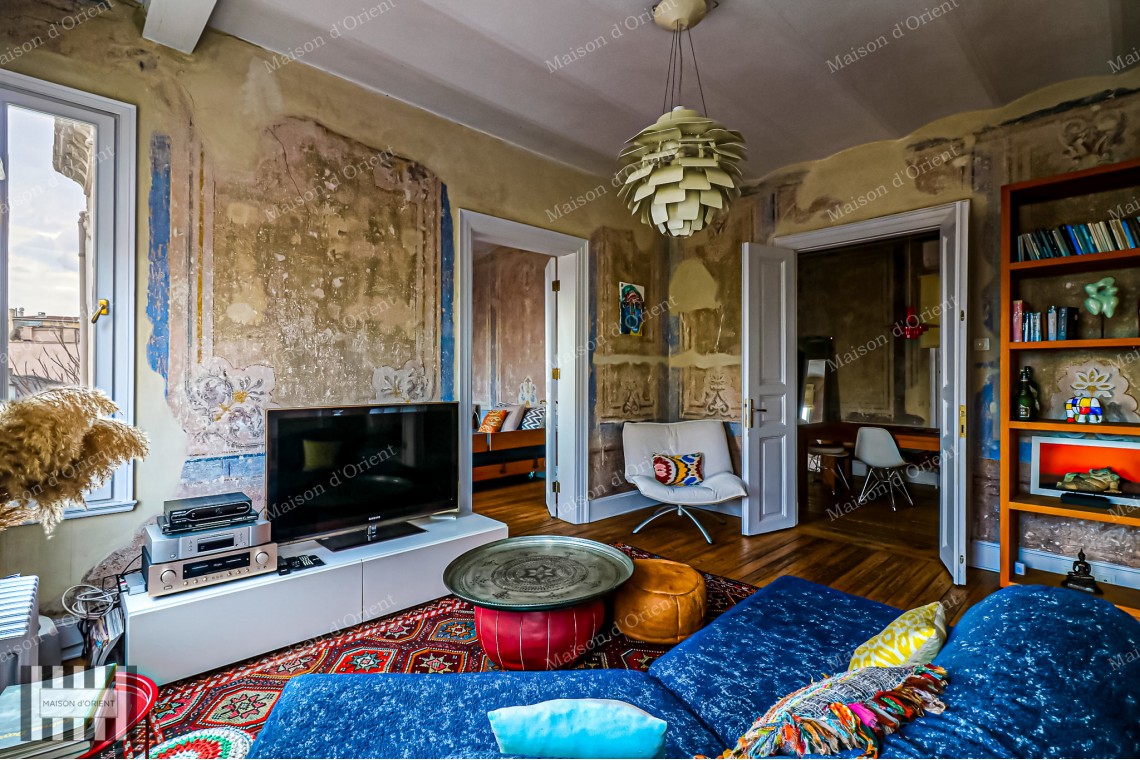3+1 Furnished Apartment in Galata Historical Ferah Apartment for Sale