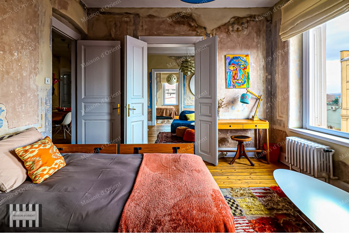3+1 Furnished Apartment in Galata Historical Ferah Apartment for Sale