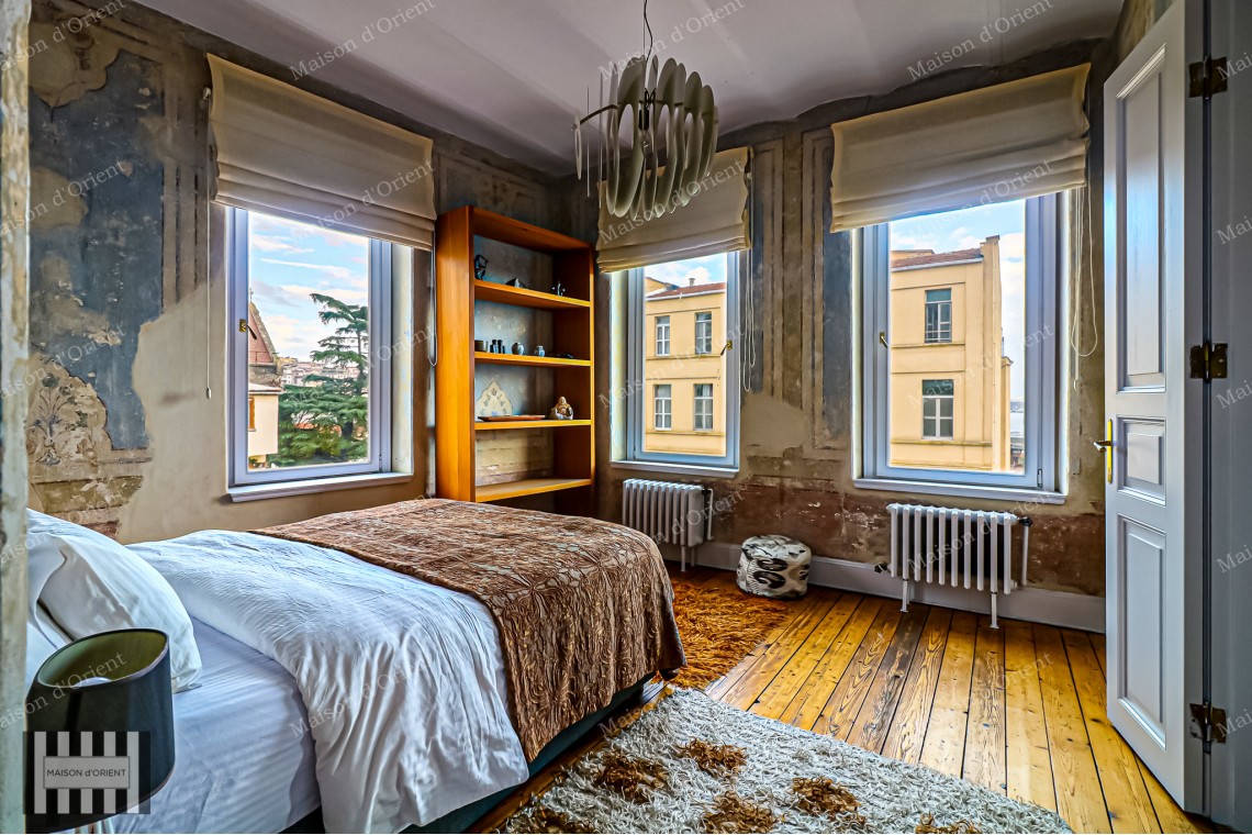  3+1 Furnished Apartment in Galata Historical Ferah Apartment for Rent