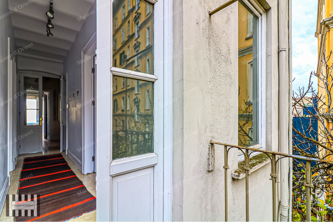  3+1 Furnished Apartment in Galata Historical Ferah Apartment for Rent