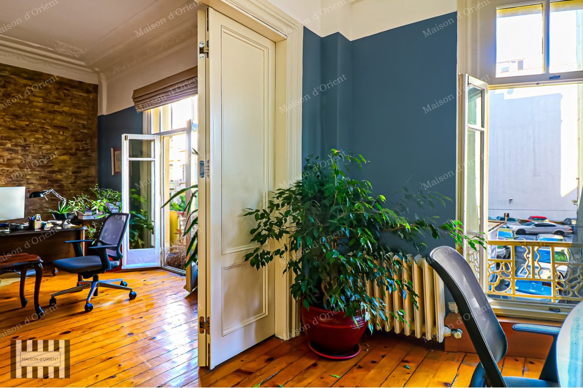 3+1 Flat for Sale in Cihangir Historical Arbatlı Apartment