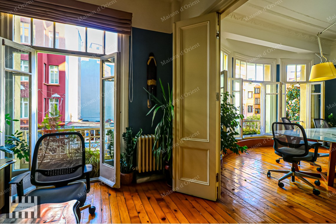 3+1 Flat for Sale in Cihangir Historical Arbatlı Apartment