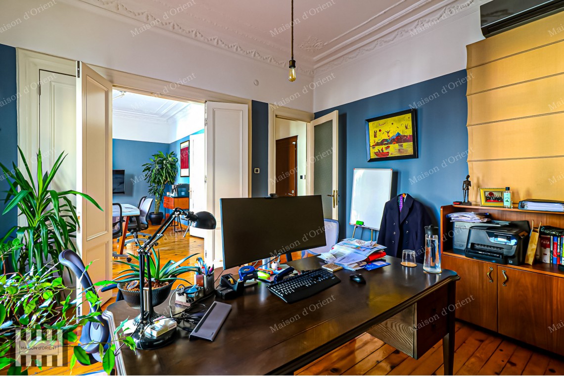 3+1 Flat for Sale in Cihangir Historical Arbatlı Apartment