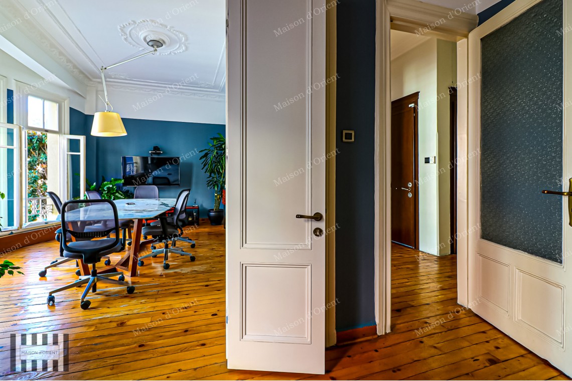 3+1 Flat for Sale in Cihangir Historical Arbatlı Apartment