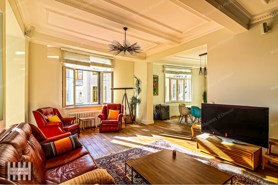 3+1 Apartment for Rent in Galatasaray Historical Ferah Apartment