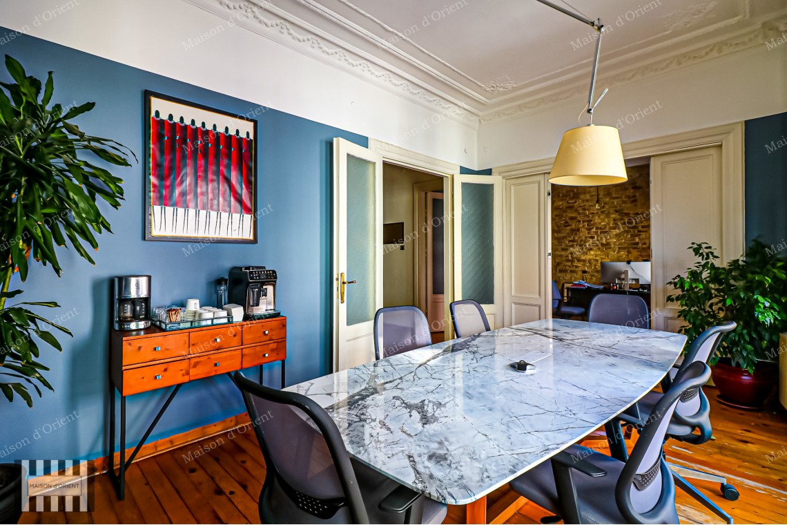 3+1 Flat for Sale in Cihangir Historical Arbatlı Apartment