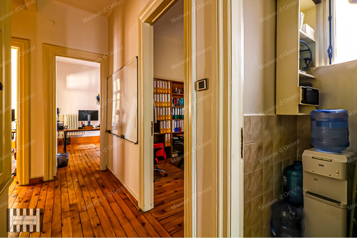 3+1 Flat for Sale in Cihangir Historical Arbatlı Apartment