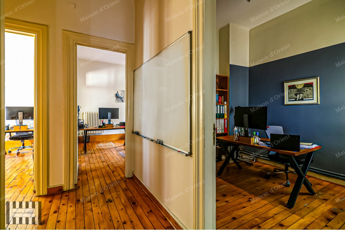 3+1 Flat for Sale in Cihangir Historical Arbatlı Apartment