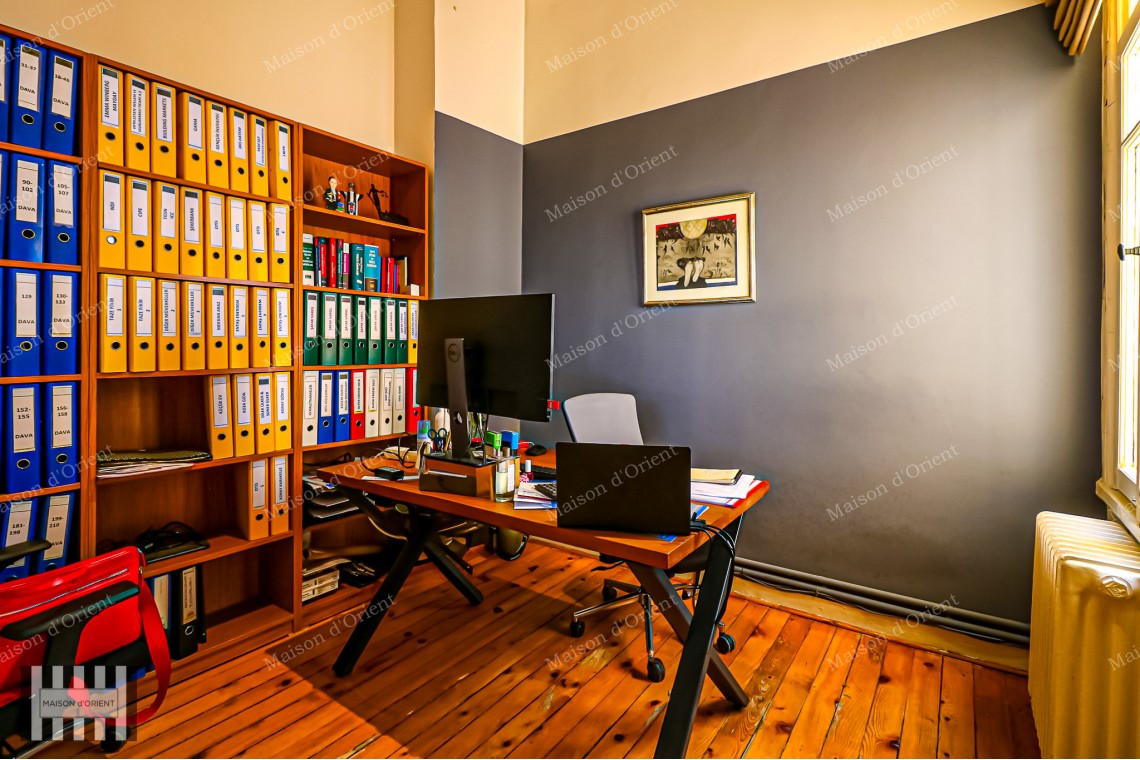 3+1 Flat for Sale in Cihangir Historical Arbatlı Apartment