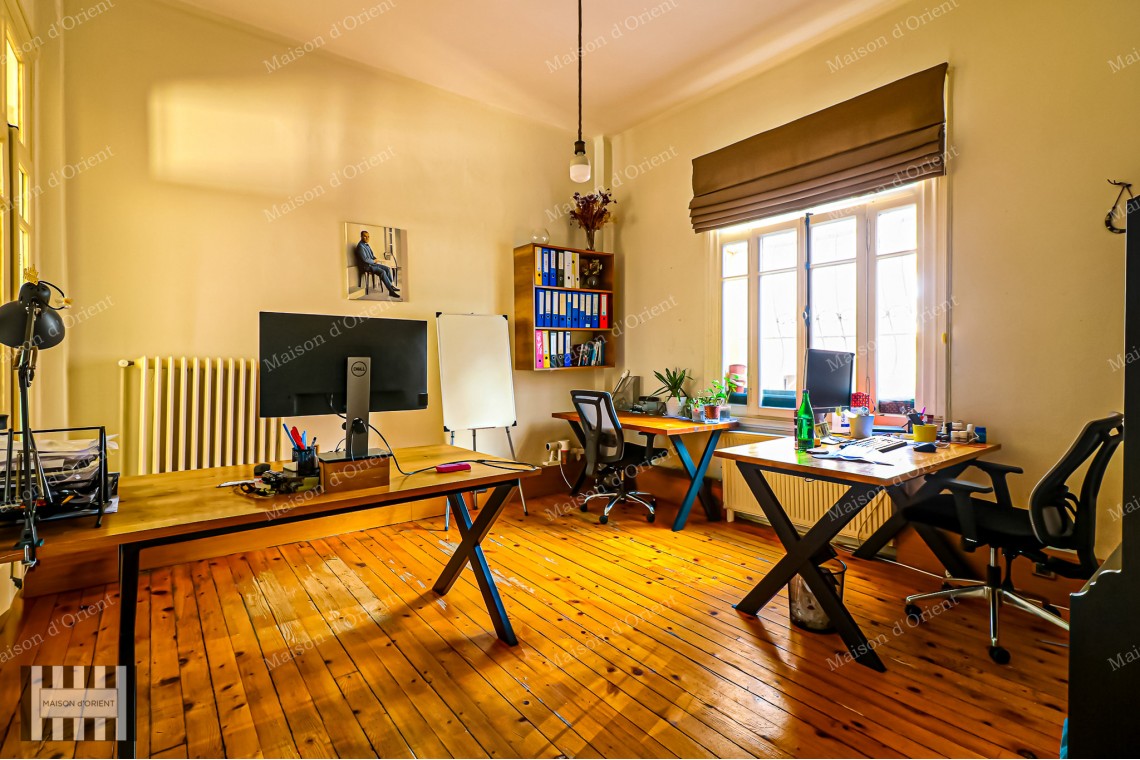 3+1 Flat for Sale in Cihangir Historical Arbatlı Apartment
