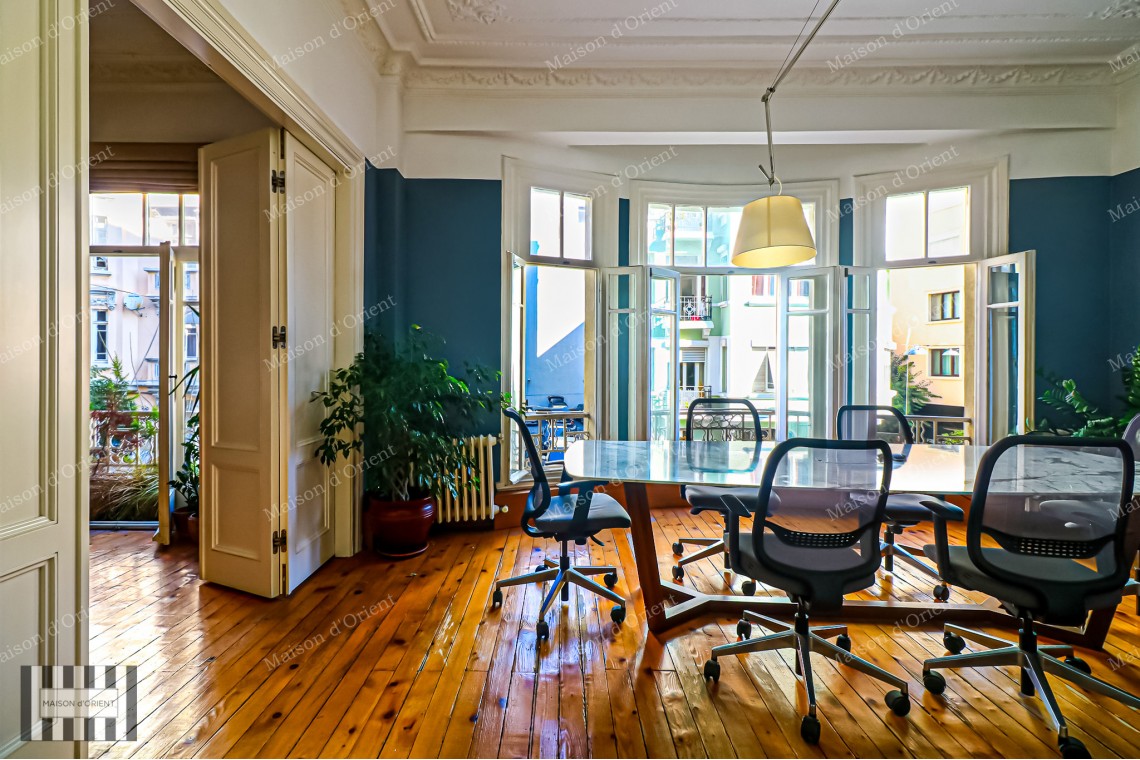 3+1 Flat for Sale in Cihangir Historical Arbatlı Apartment