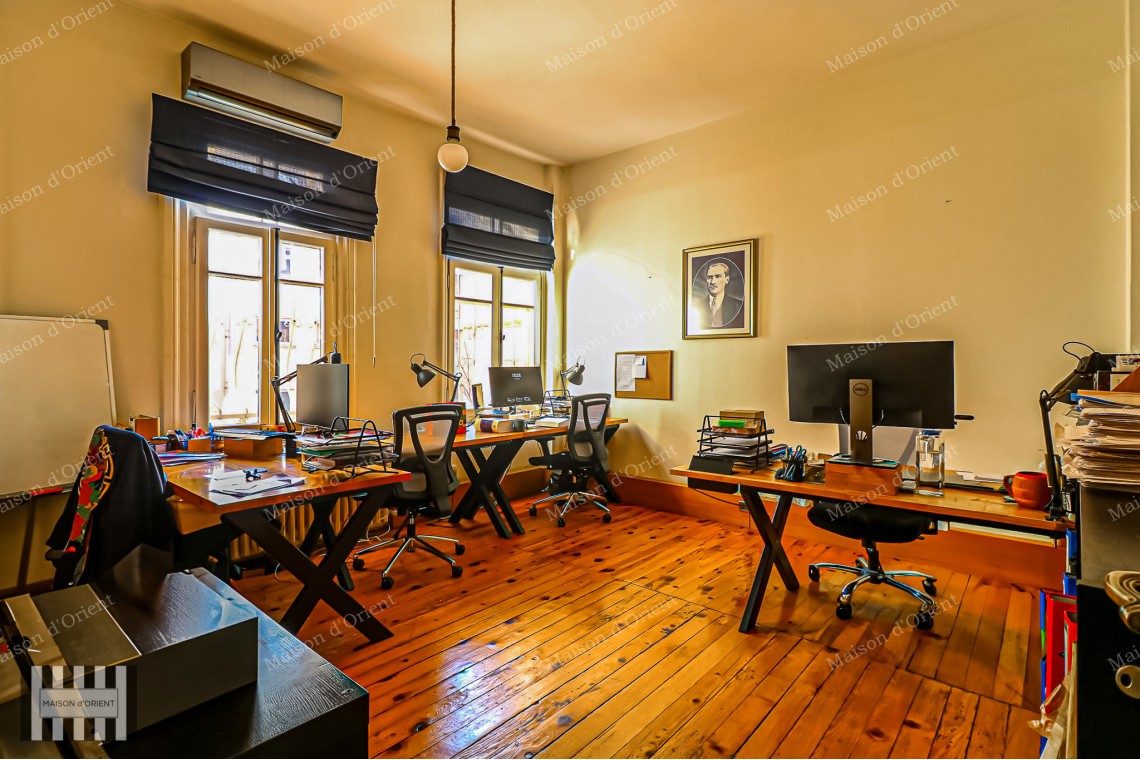 3+1 Flat for Sale in Cihangir Historical Arbatlı Apartment