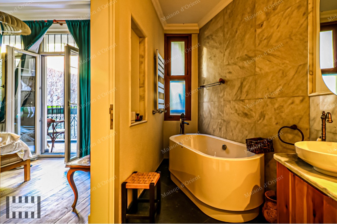 3+1 Apartment for Rent in Galatasaray Historical Ferah Apartment