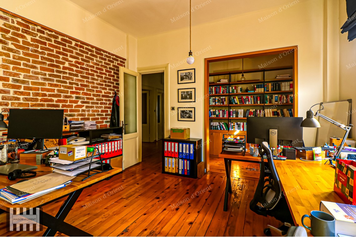 3+1 Flat for Sale in Cihangir Historical Arbatlı Apartment