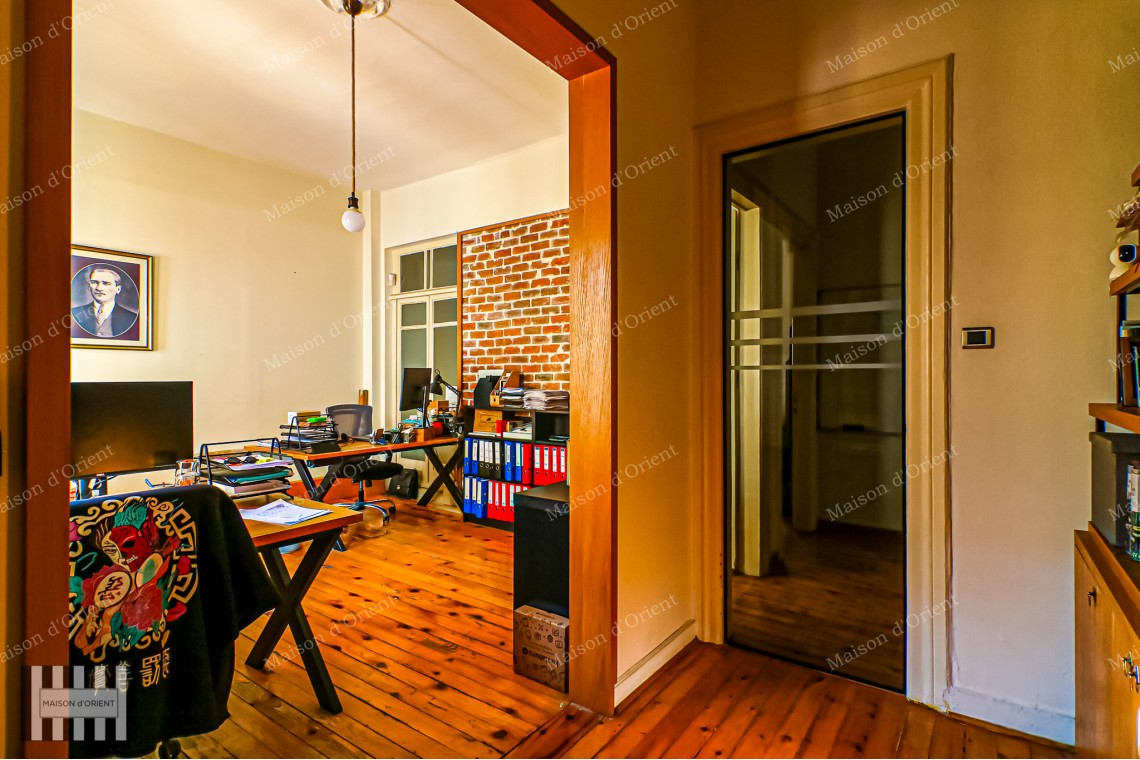 3+1 Flat for Sale in Cihangir Historical Arbatlı Apartment