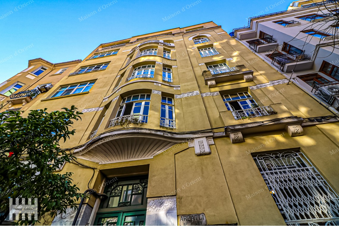 3+1 Flat for Sale in Cihangir Historical Arbatlı Apartment