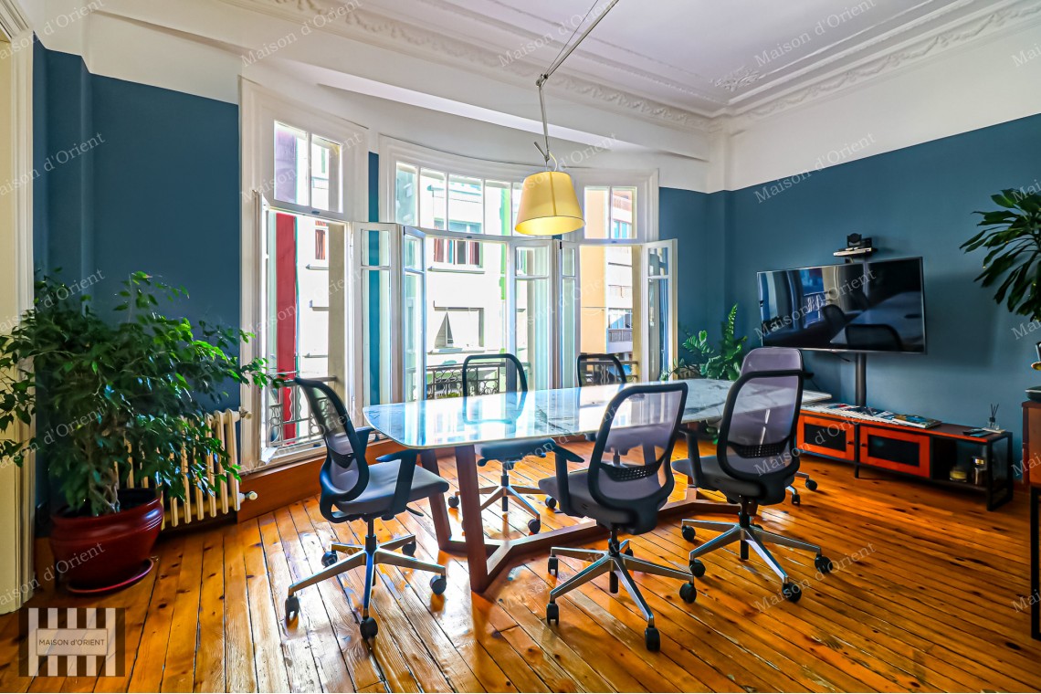 3+1 Flat for Sale in Cihangir Historical Arbatlı Apartment