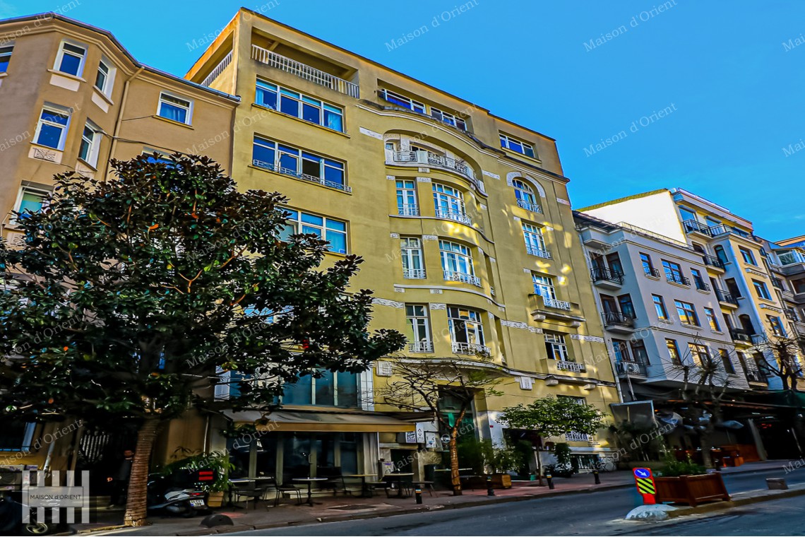 3+1 Flat for Sale in Cihangir Historical Arbatlı Apartment