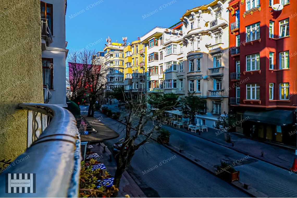 3+1 Flat for Sale in Cihangir Historical Arbatlı Apartment
