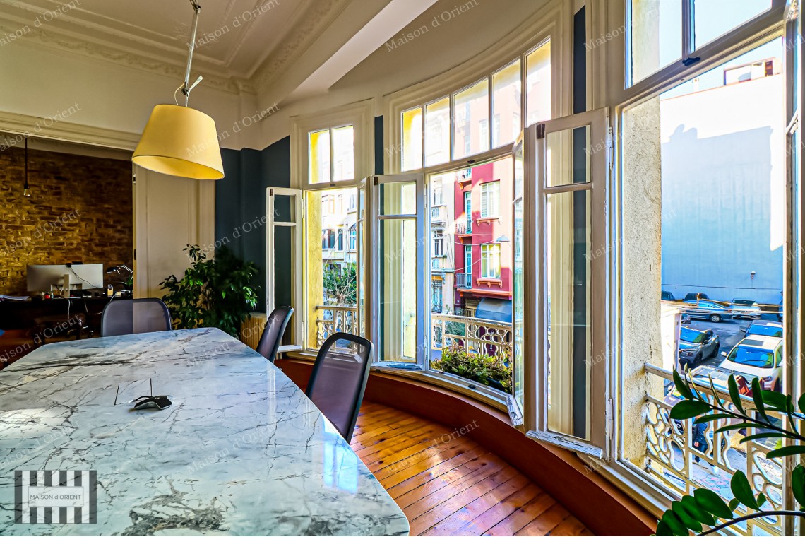3+1 Flat for Sale in Cihangir Historical Arbatlı Apartment