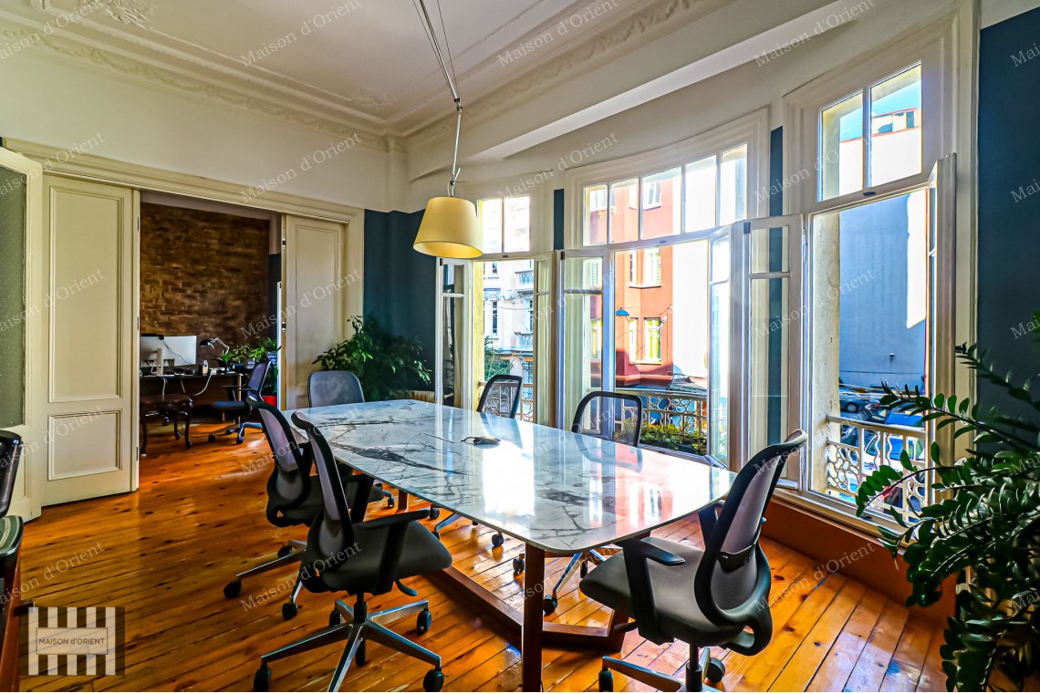 3+1 Flat for Sale in Cihangir Historical Arbatlı Apartment