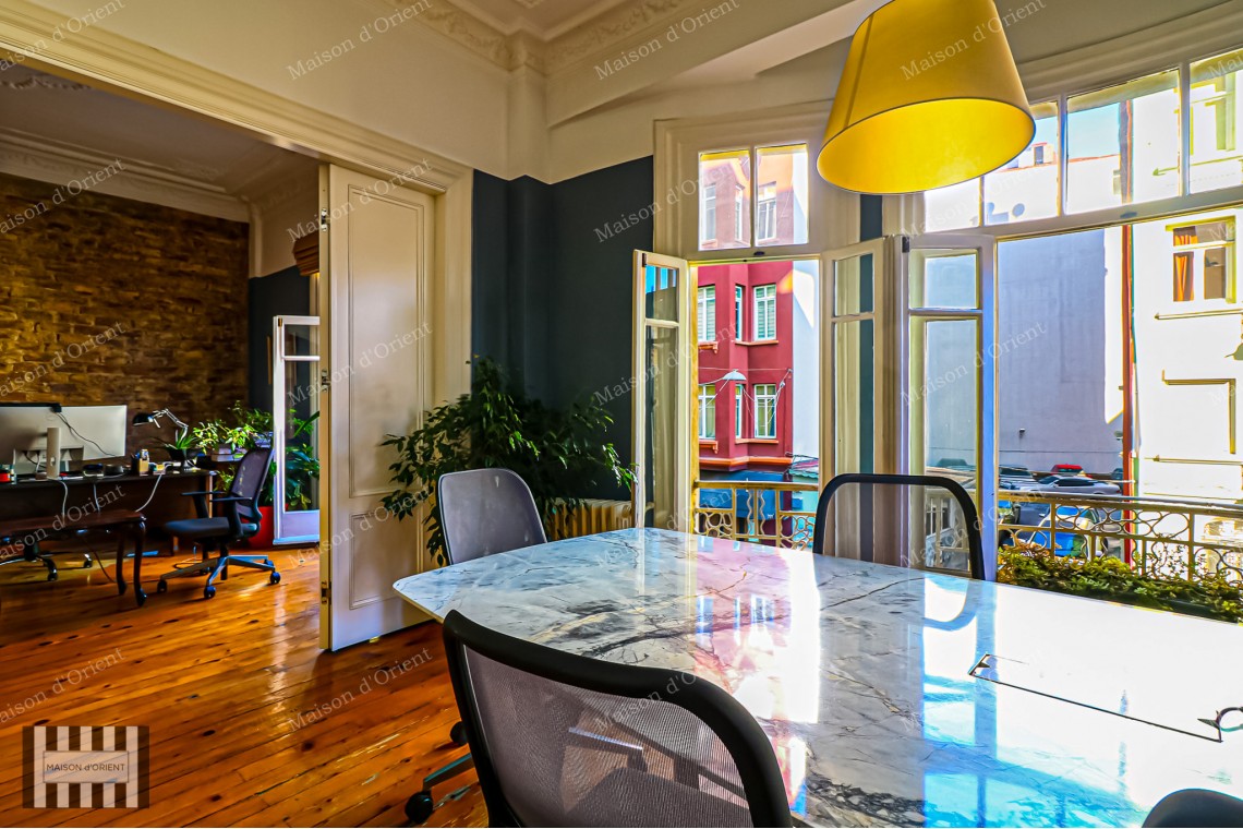 3+1 Flat for Sale in Cihangir Historical Arbatlı Apartment