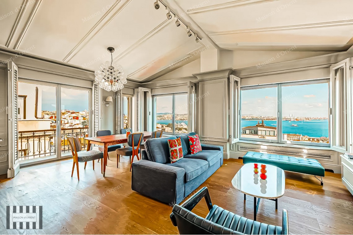 Historical Ojeni Building for Sale in Galata
