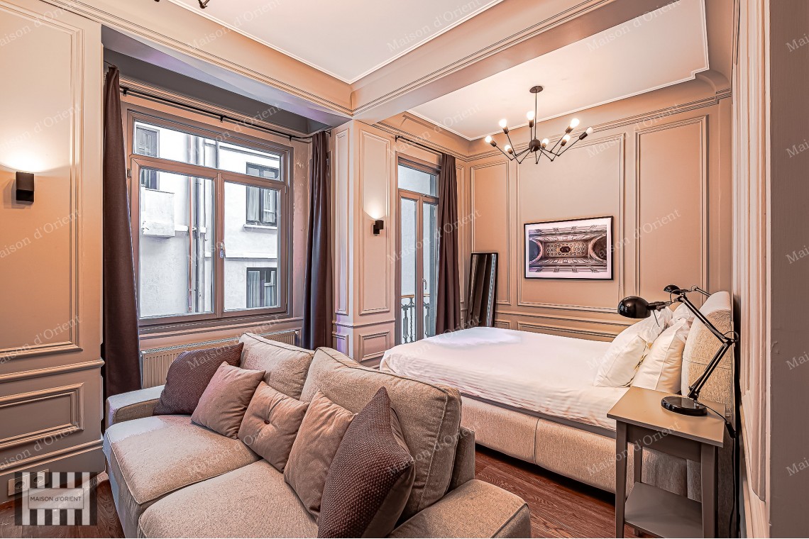 Historical Ojeni Building for Sale in Galata