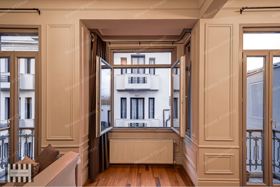 Historical Ojeni Building for Sale in Galata