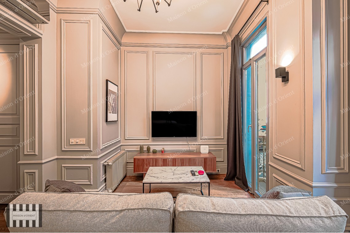 Historical Ojeni Building for Sale in Galata