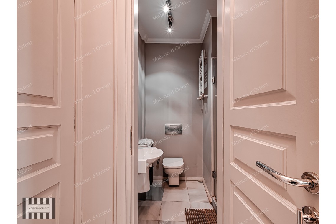 Historical Ojeni Building for Sale in Galata