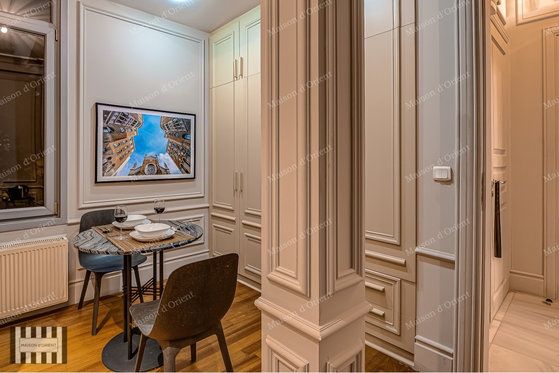 Historical Ojeni Building for Sale in Galata